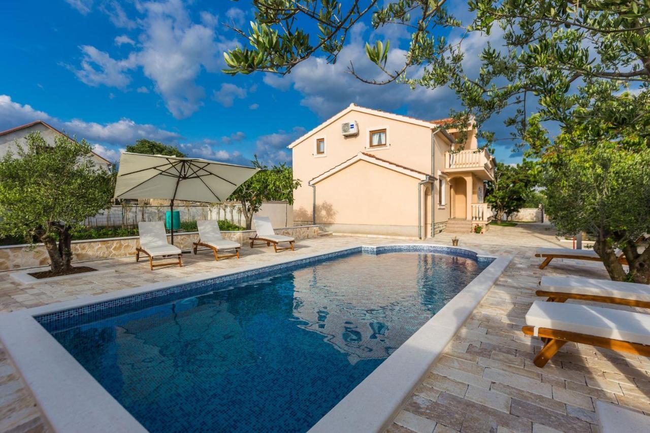 Villa Tina With Swimming Pool, Tennis Court, Games Room, Sauna, Gym, Bbq Policnik Eksteriør bilde