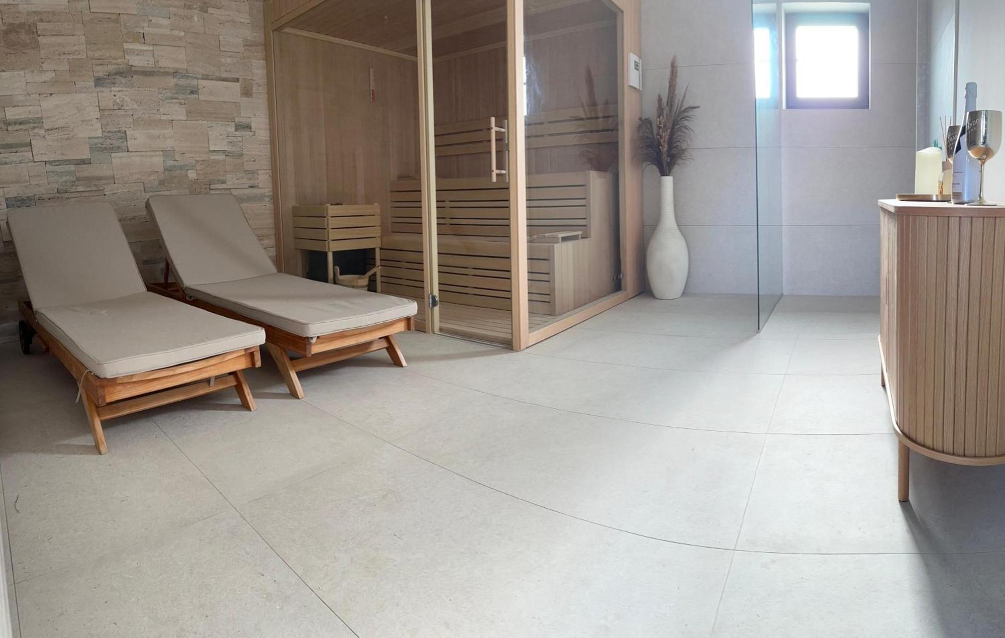 Villa Tina With Swimming Pool, Tennis Court, Games Room, Sauna, Gym, Bbq Policnik Eksteriør bilde