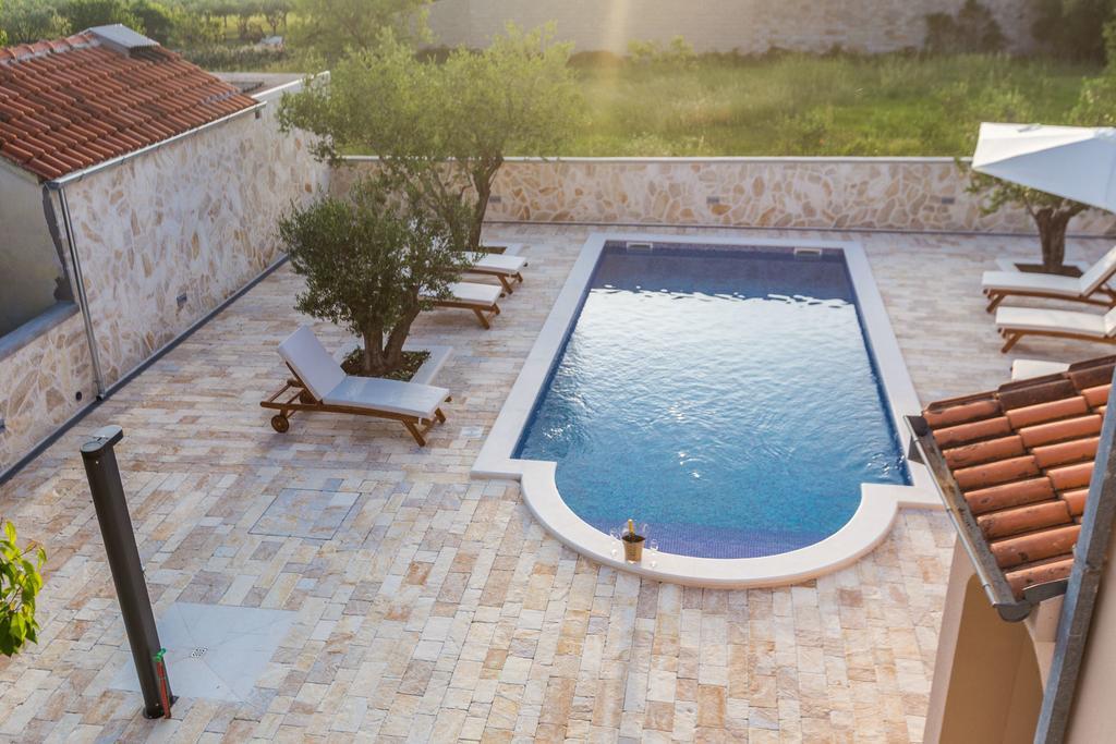 Villa Tina With Swimming Pool, Tennis Court, Games Room, Sauna, Gym, Bbq Policnik Eksteriør bilde