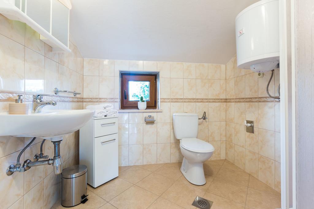 Villa Tina With Swimming Pool, Tennis Court, Games Room, Sauna, Gym, Bbq Policnik Eksteriør bilde