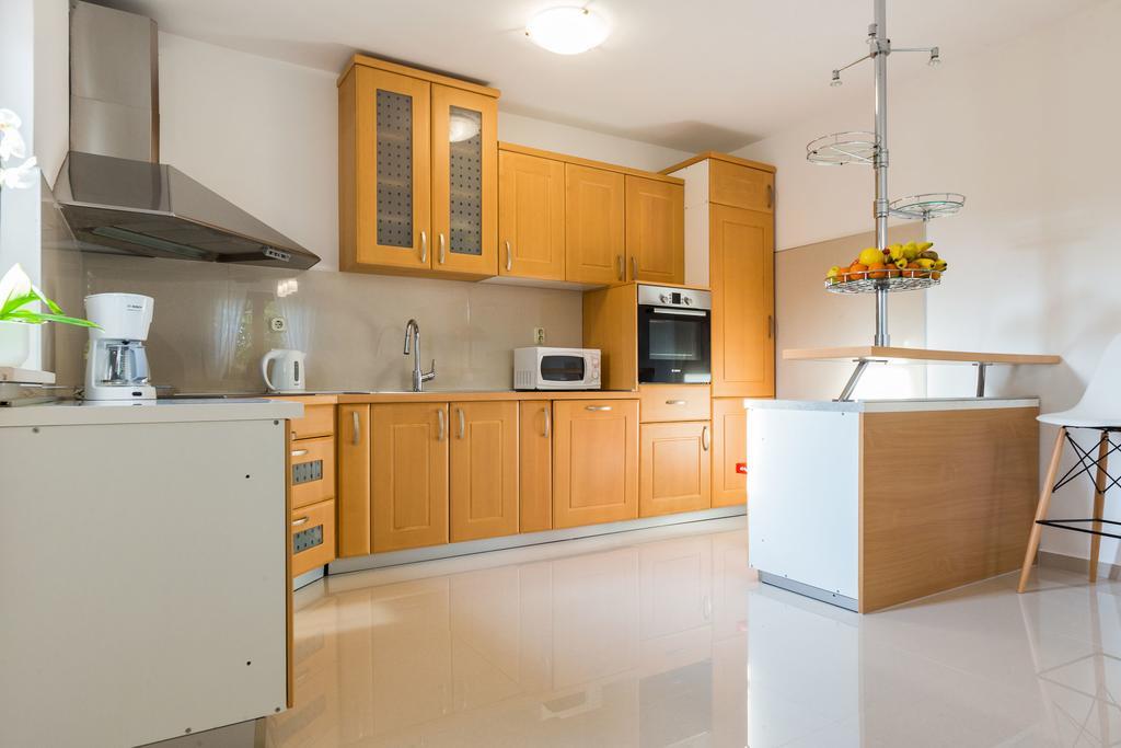 Villa Tina With Swimming Pool, Tennis Court, Games Room, Sauna, Gym, Bbq Policnik Eksteriør bilde