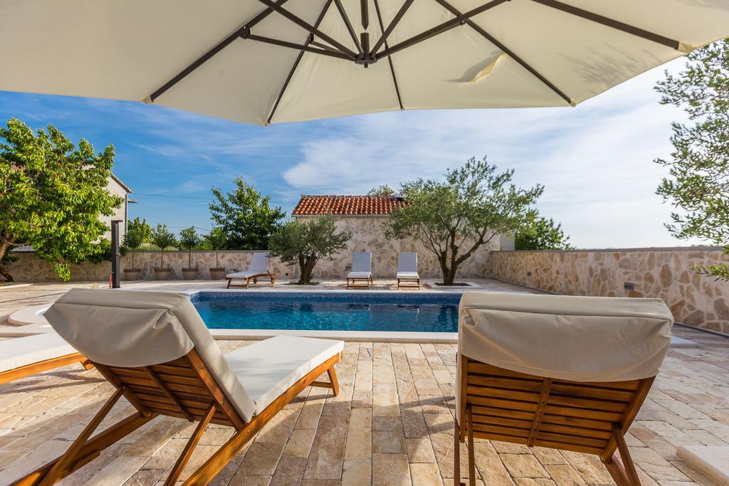 Villa Tina With Swimming Pool, Tennis Court, Games Room, Sauna, Gym, Bbq Policnik Eksteriør bilde
