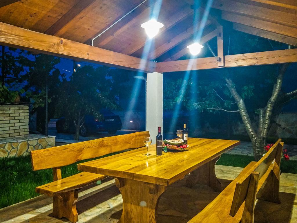 Villa Tina With Swimming Pool, Tennis Court, Games Room, Sauna, Gym, Bbq Policnik Eksteriør bilde