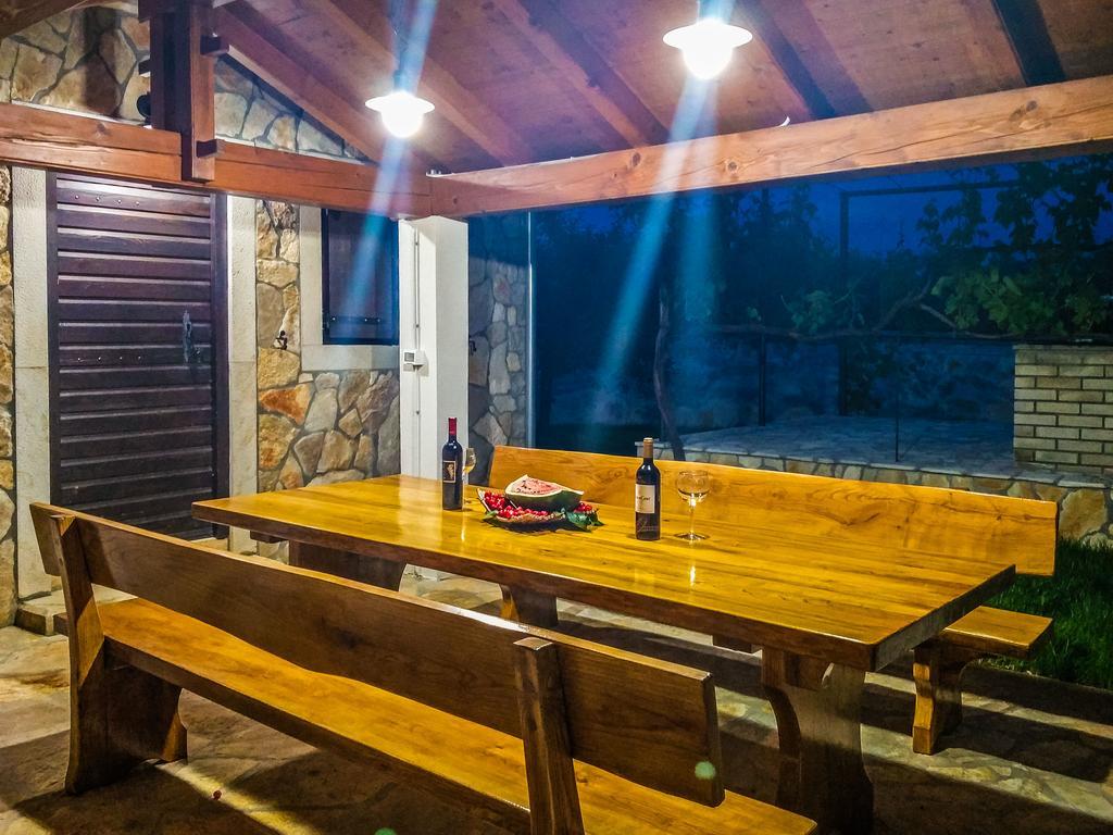 Villa Tina With Swimming Pool, Tennis Court, Games Room, Sauna, Gym, Bbq Policnik Eksteriør bilde